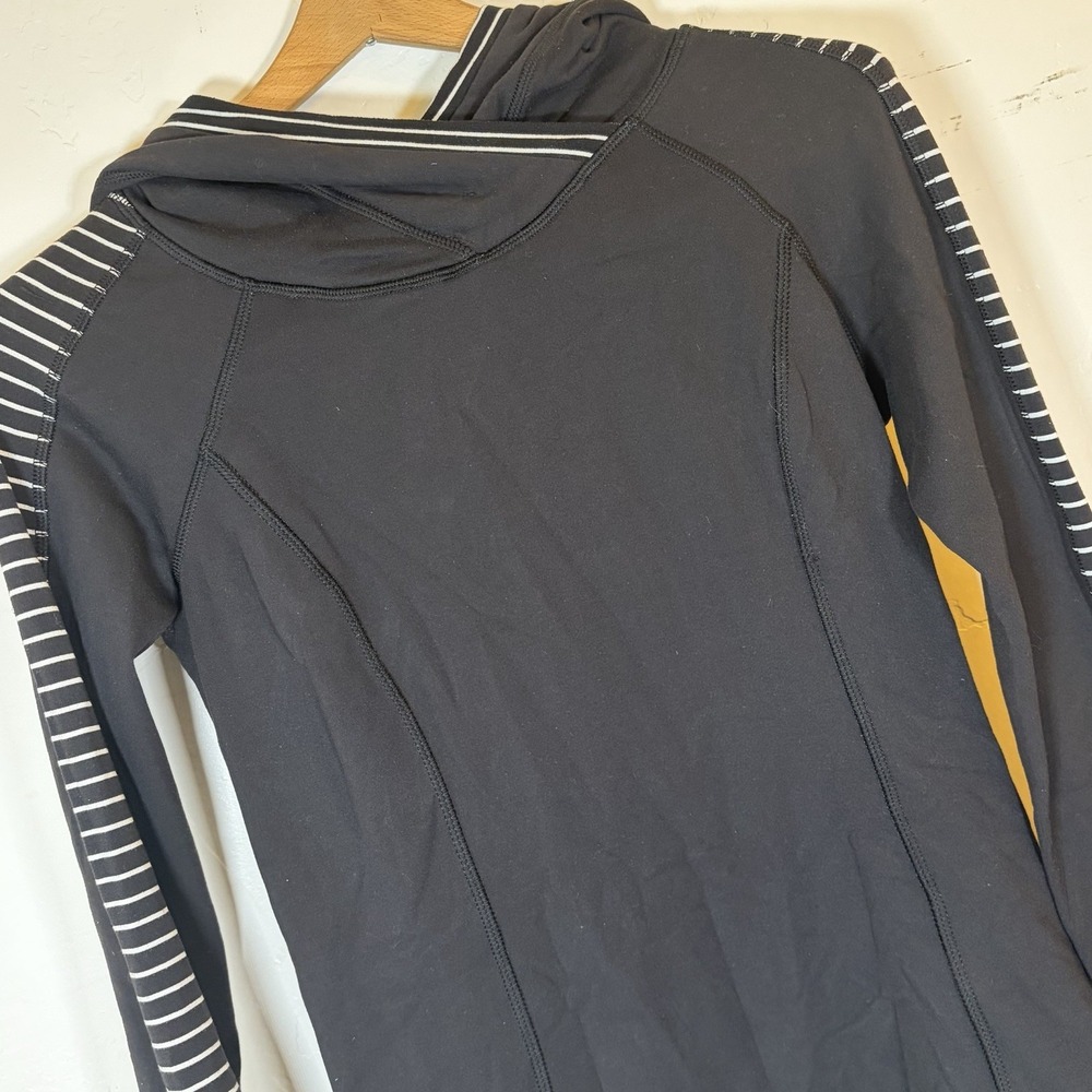 LULULEMON Women's SZ 4 THINK FAST PULLOVER HOODIE Herringbone Black White Stripe